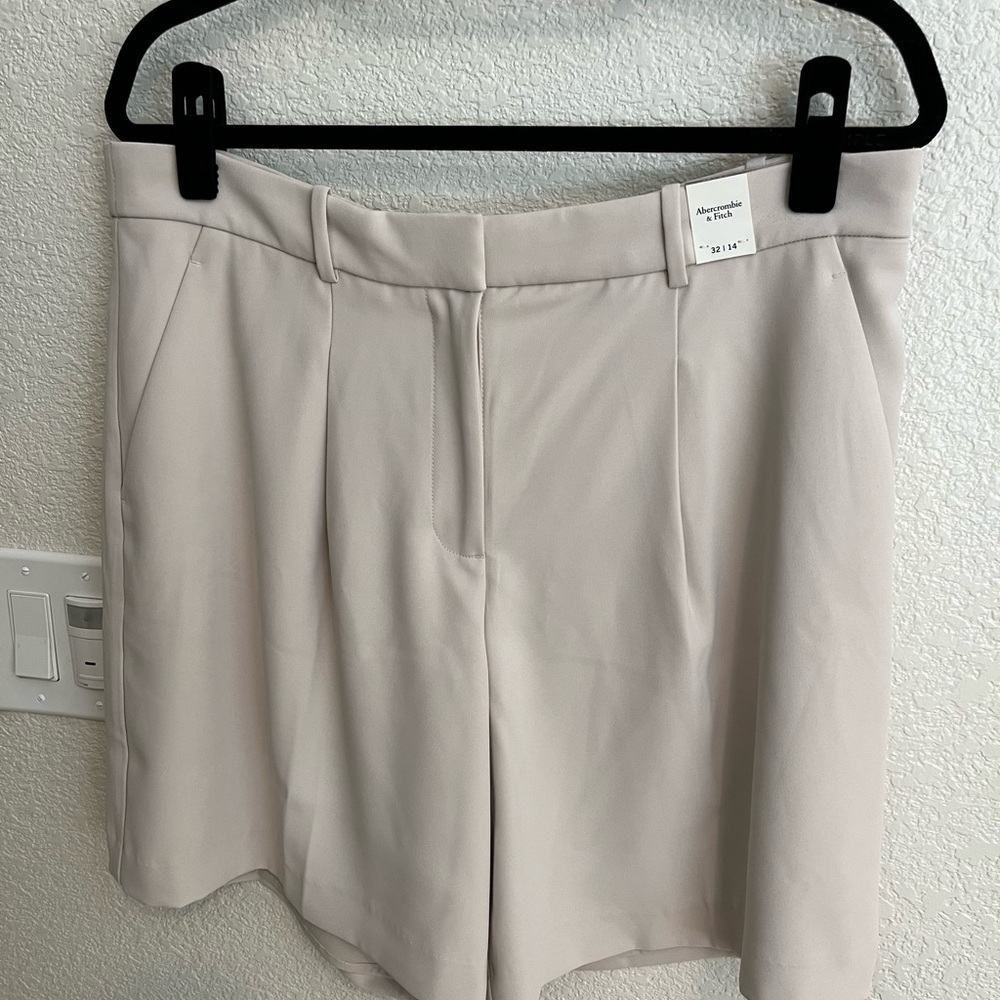 NWT - Abercrombie and Fitch Women's Cream Dress Shorts